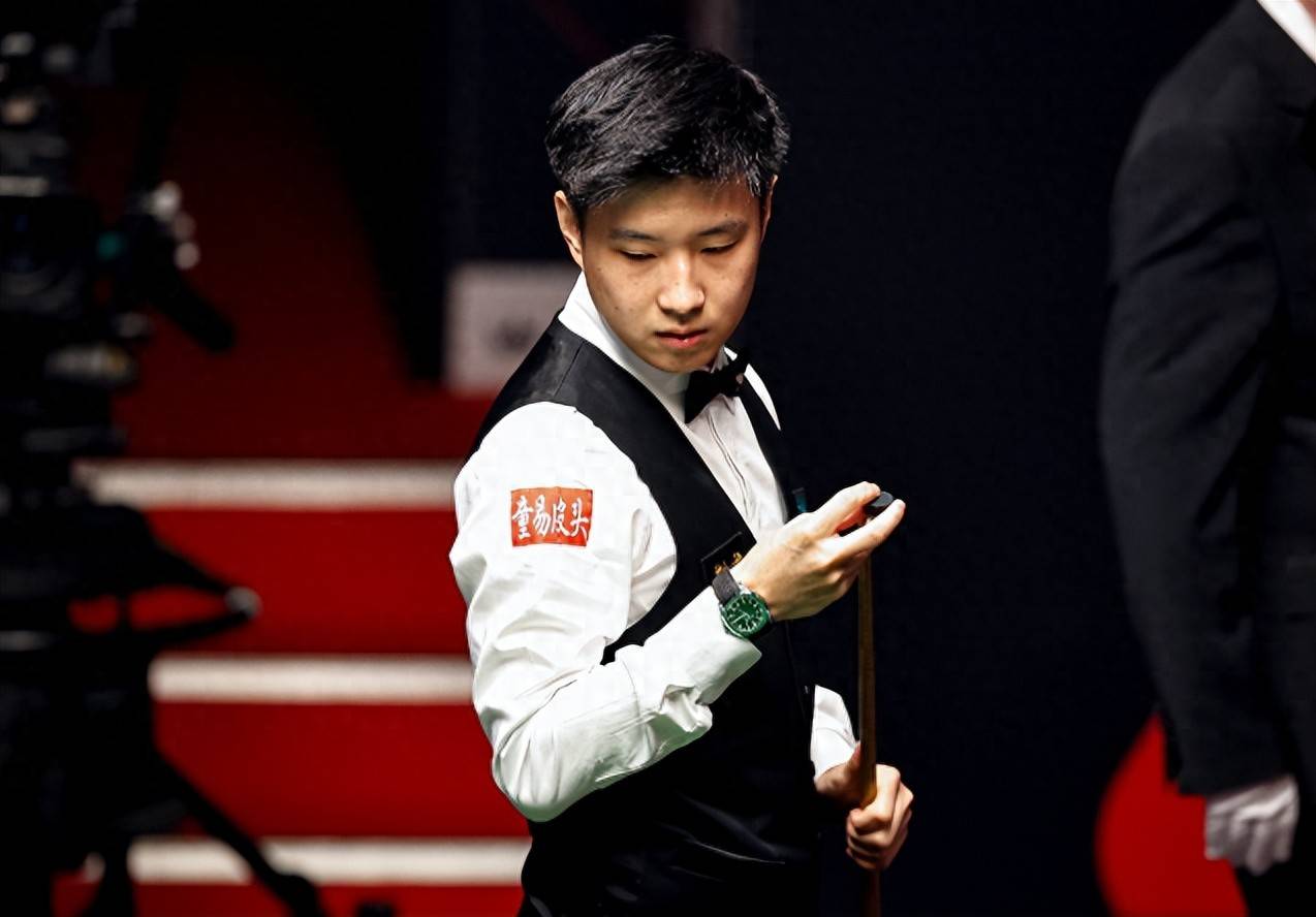 内部士气受 内部士气受